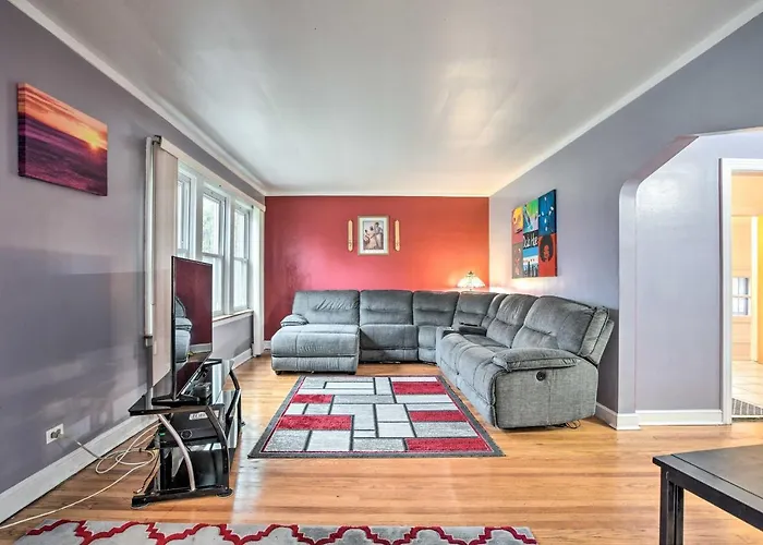 With Spacious Yard 14 Mi To Dtwn Holiday home Chicago