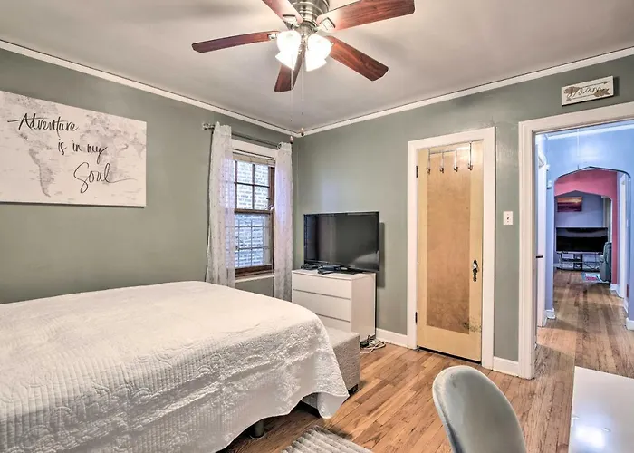 With Spacious Yard 14 Mi To Dtwn Holiday home *