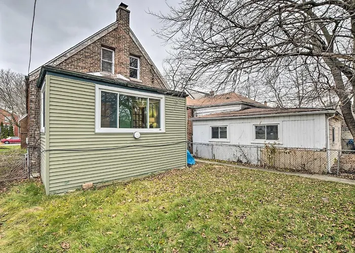 With Spacious Yard 14 Mi To Dtwn Holiday home