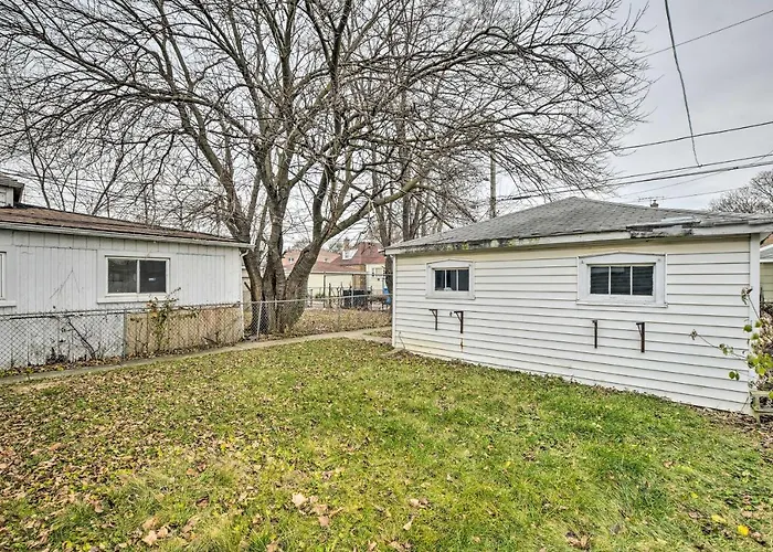 Holiday home With Spacious Yard 14 Mi To Dtwn Chicago